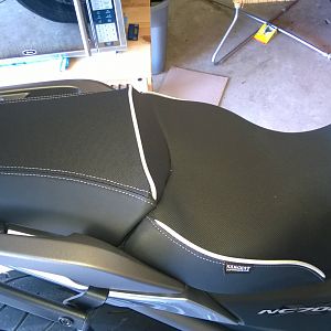 Seat and passenger seat cover